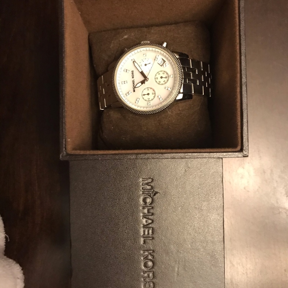 Michael Kors Watch - Picture 3 of 4